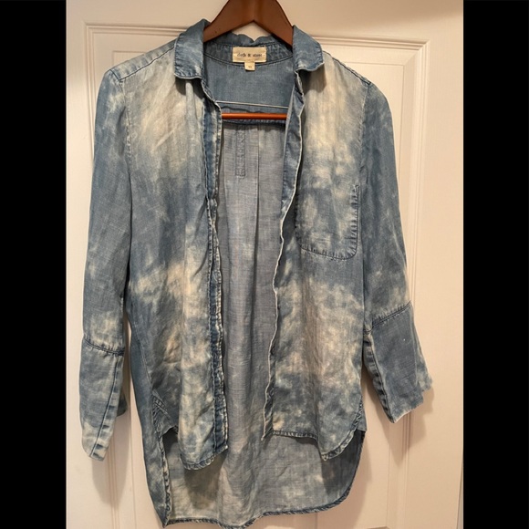cloth & stone Tops - Cloth & Stone denim blouse